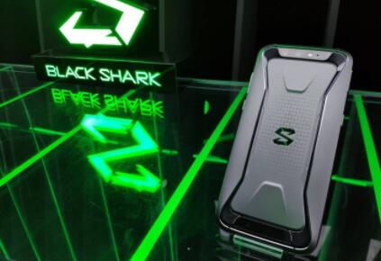 腾讯收购游戏手机厂商黑鲨，转型VR设备、打造元宇宙